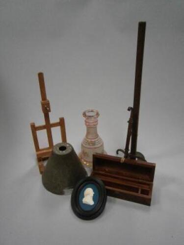 *A group lot containing miniature easel