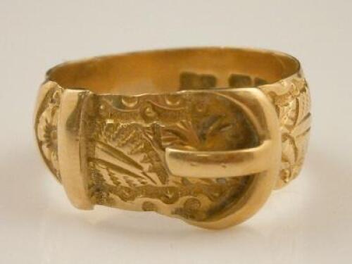 An 18ct gold keeper ring