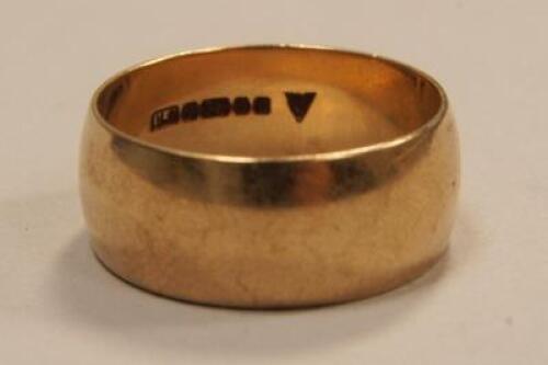 A 9ct gold thick wedding band