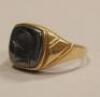 A 9ct gold gentleman's signet ring