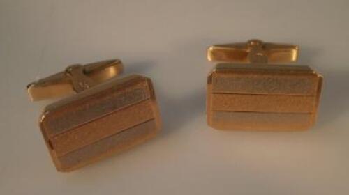 A pair of rectangular bi-colour cufflinks stamped 750 and 350