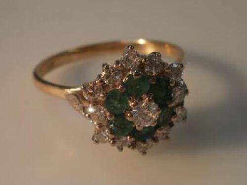 A ladies floral cluster ring