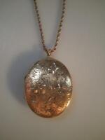 A 9ct gold locket