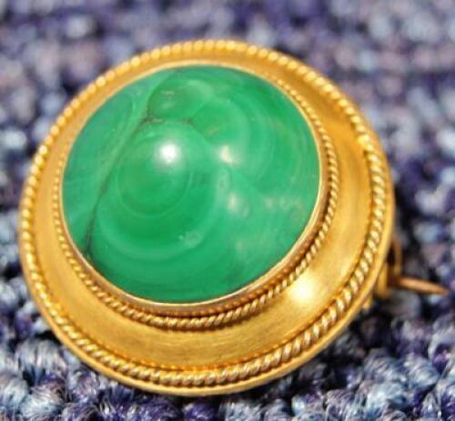 A Victorian bloomed gold and malachite brooch