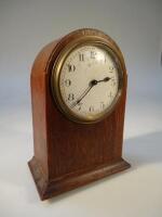 An early 20thC French oak cased mantel clock. 19cm high.