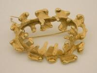 An 18ct gold abstract brooch