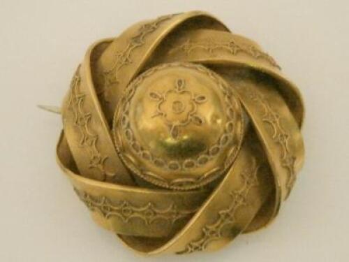 A Victorian bloomed gold brooch