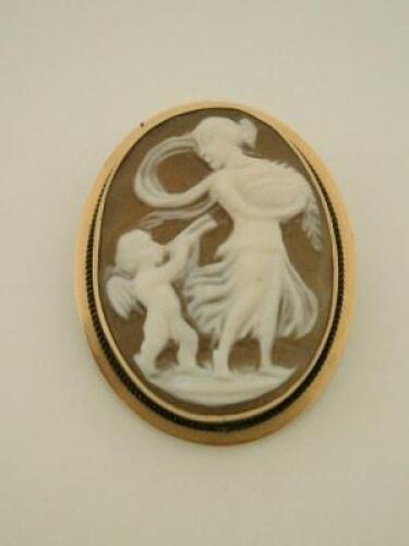 A shell cameo brooch