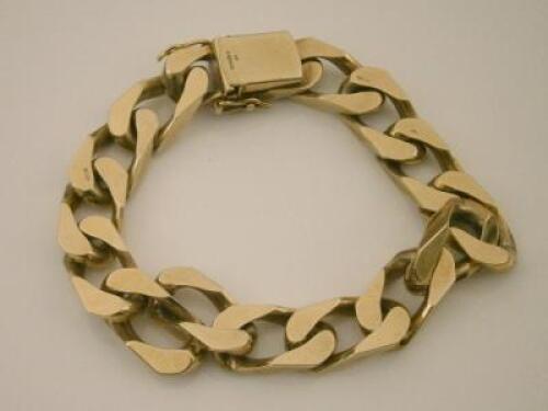 A 9ct gold curb link bracelet