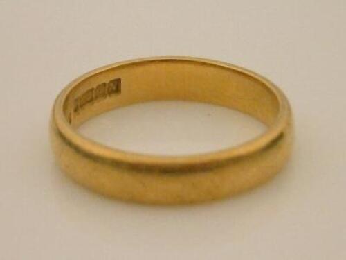 A 22ct gold wedding band