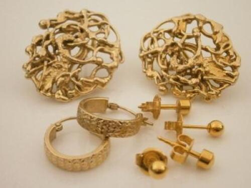 Various 9ct gold earrings