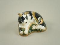 A Royal Crown Derby paperweight of a dog