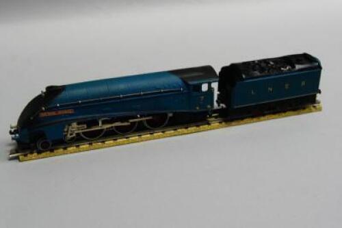 A Hornby 00 passenger train set