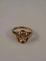 A 9ct gold gentleman's skull and crossbones signet ring