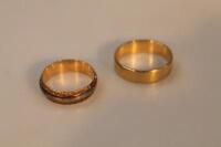 An 18ct gold wedding band