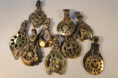 Various individual horse brasses.