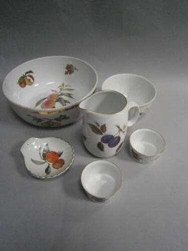 Royal Worcester Evesham pattern oven to tablewares