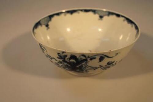 A late 18thC Worcester slop bowl