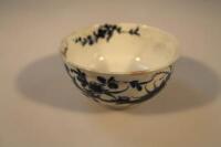 A late 18thC Worcester tea bowl