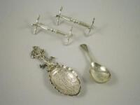 Various items of small silver and white metal