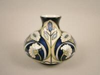 A Moorcroft des trial vase