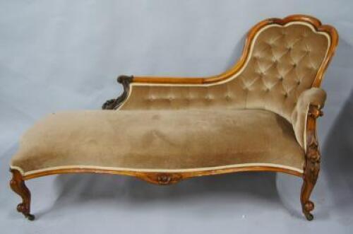 A Victorian button back serpentine fronted chaise longue