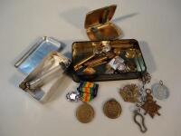 A WWI Medal pair comprising 1914-15 star and the Victory Medal together with another Victory Medal a