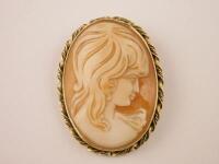 A shell cameo brooch