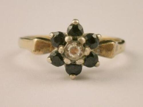 A 9ct gold floral cluster ring