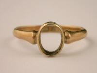 A 9ct gold dress ring