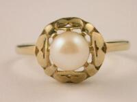 A 9ct gold dress ring