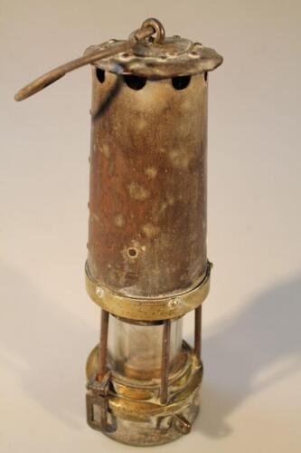 A John Davis and Son (Derby) Ltd improved Davis Kirkby lamp