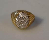 An 18ct gold dress ring