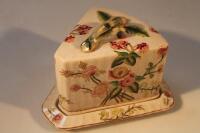 A decorative transfer printed cheese dish.