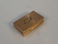 A 9ct gold snuff box