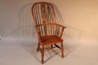 An early 20thC beech and elm Windsor chair.