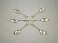 A set of six Victorian fiddle pattern teaspoons