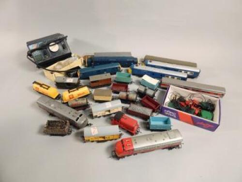 Various Hornby 00 gauge carriages