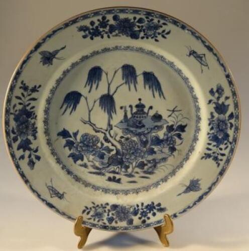 A late 18thC Chinese charger