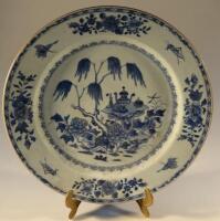 A late 18thC Chinese charger