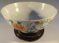 A late 18thC Chinese famille rose porcelain bowl