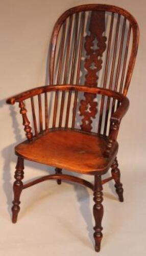 A 19thC yew and elm Windsor chair