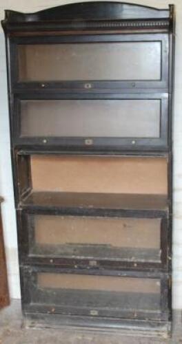 An early 20thC Globe Wernicke bookcase