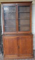 An early 20thC oak bookcase cabinet