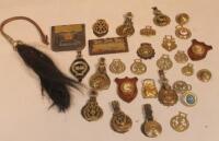 Various single mounted and loose horse brasses.