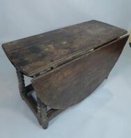 An late 17thC / early 18thC oak oval gate leg table