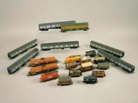 Various 00 gauge carriages