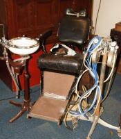 A DAC gas lift Dentist's chair