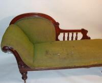 A Victorian mahogany chaise longue