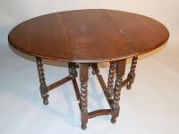 An early 20thC oval dropleaf table